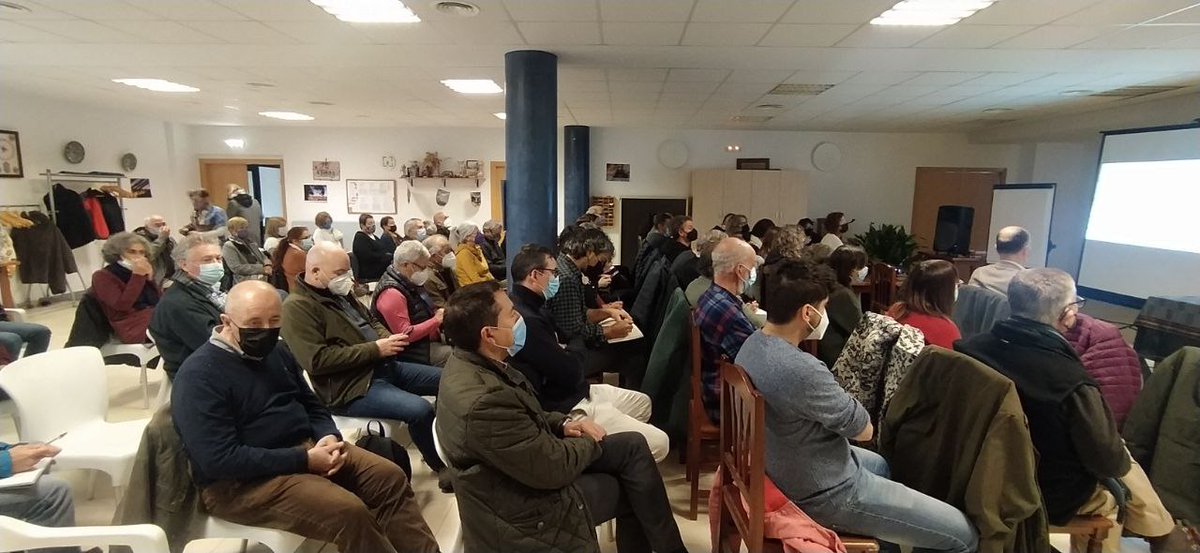 PodemosAragon's tweet photo. Hoy en Valjunquera, en el Matarraña, continuamos avanzando en la formación de #ComunidadesEnergéticas
💡🌱 Jornada de aprendizaje junto a nuestro Director General de Cambio Climático y Educación Ambiental, @CarlosGamarraU https://t.co/McfiFoDEXV