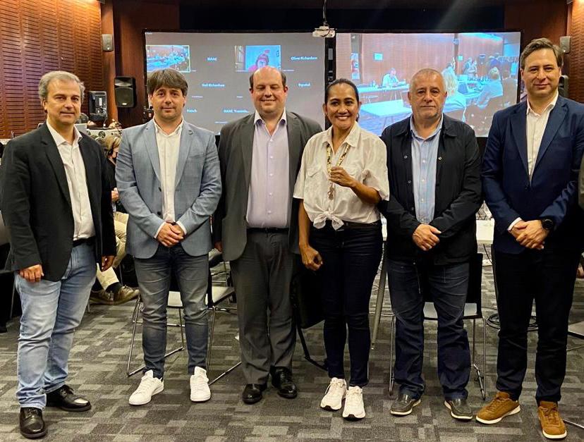 <a href="/aereoccoo/">Sector Aéreo CCOO</a> <a href="/JonHerreraGlez/">JonHerrera</a> participa en la mesa de debate sobre los efectos de la #pandemia y la recuperación y el futuro de la #aviación, con el Presidente de <a href="/Aerolineas_AR/">Aerolíneas Argentinas</a> y en Presidente de la #Aena #Argentina, en Buenos Aires <a href="/ETF_Europe/">European Transport Workers' Federation</a> <a href="/ITFglobalunion/">International Transport Workers' Federation (ITF)</a> <a href="/FSCdeCCOO/">FSC-CCOO</a> <a href="/CCOO/">COMISIONES OBRERAS</a>