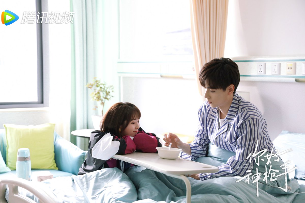 XINGFEl's tweet photo. There will always be such a person in the world, silently guarding your side, accompany you to be happy and accompany you to cry. https://t.co/hHoA0XHE0K