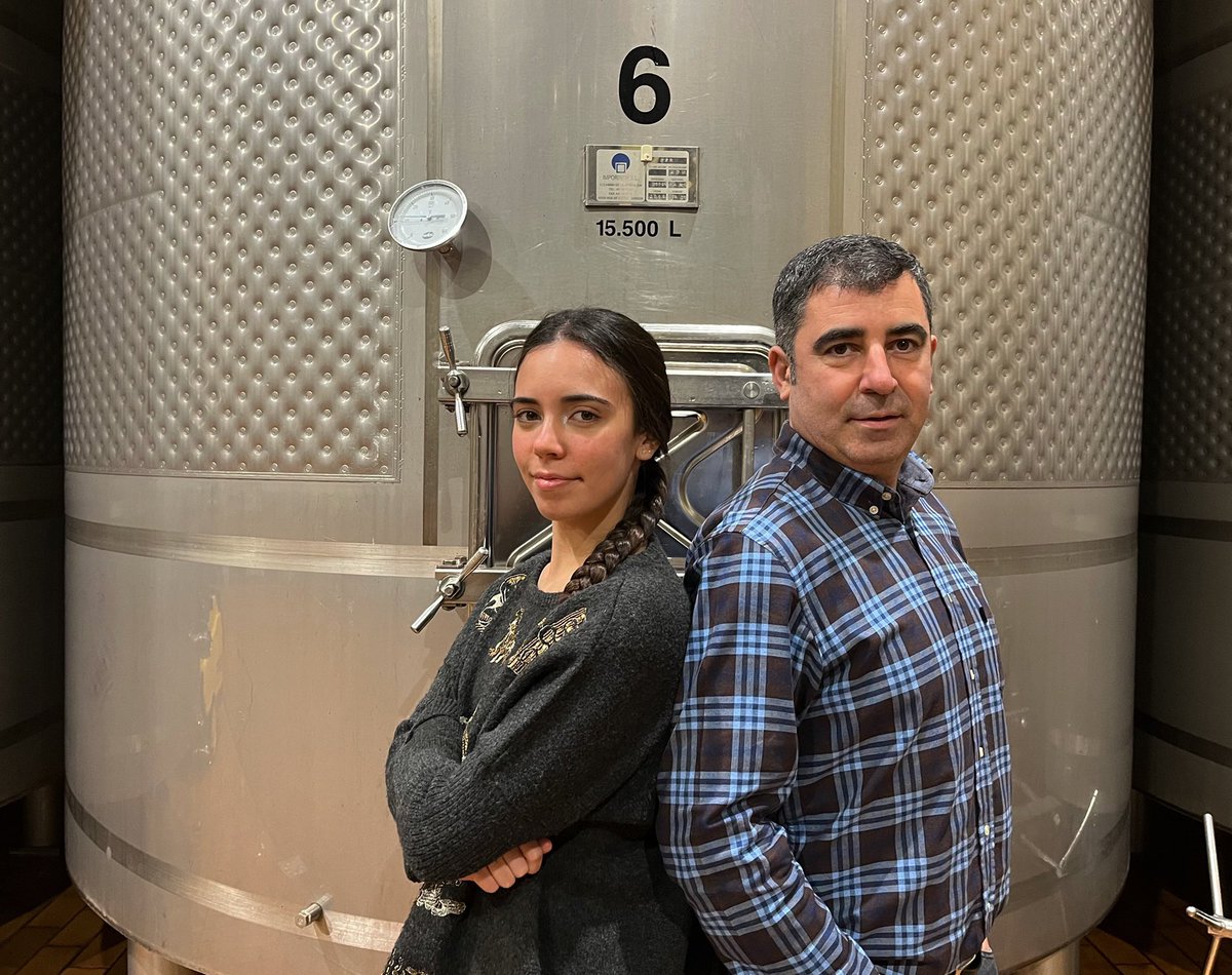 divproporcion's tweet photo. Qué bonito es el trabajo en una bodega.
Y más si tengo la suerte de estar con el mejor, mi padre 🤗🥰
#DeToroAlMundo
#BodegaDivinaProporción
#LucíaSanJosé
#LaBodegueraMásJovenDeEspaña https://t.co/eaLauYAaaj