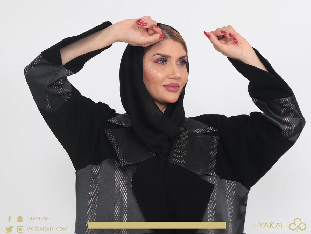 hyakah_com's tweet photo. عباية شتوية سوداء أنيقة و فاخرة
كود العباية 7011

عباية شتوية مصممة من قماش الجاكار الفاخر الدافي ،هذه العباية مزينة بقصة جاكيت بلون رمادي مخطط بلون دهبي مطفيى ، يمتد اللون الرمادي علي كامل الجزء الخلفي والكم من الطرف بقصة نصف دائرية. 
سعرالعباية 599 ريال
#عبايات_حياكه #الرياض https://t.co/jALH7lnDLL