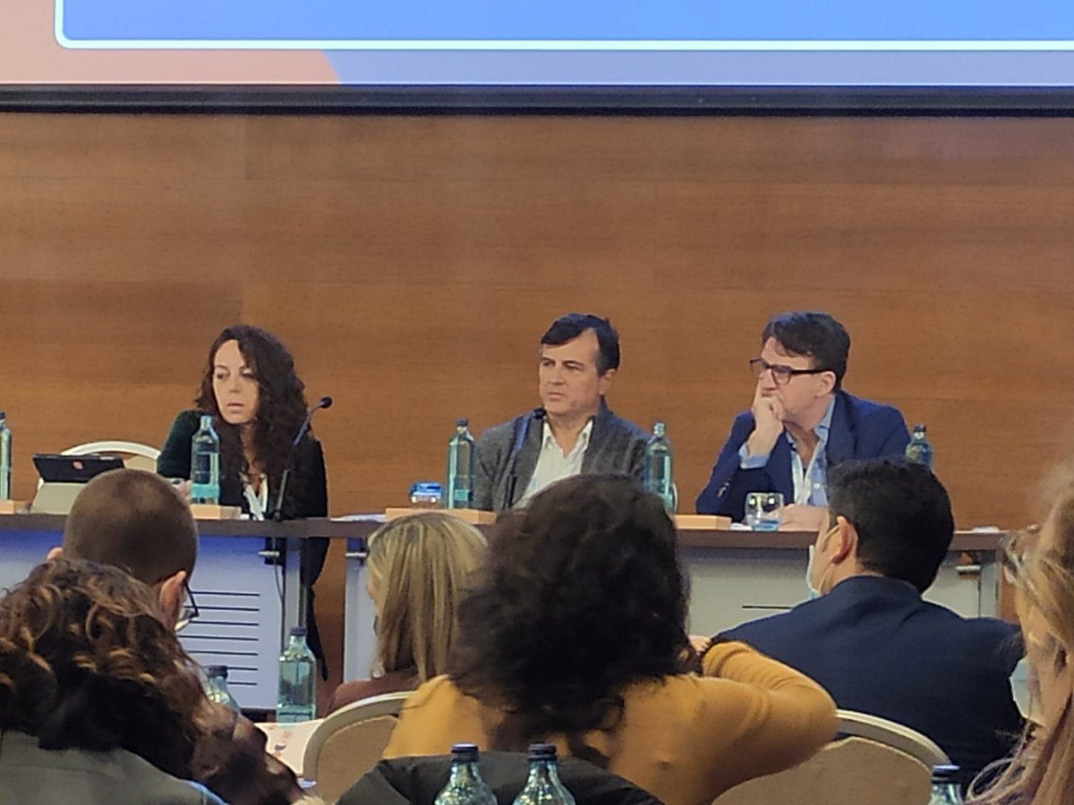 SEReumatologia's tweet photo. #POI22 Concluye el II Curso SER de Patología Ocular Inflamatoria, con gran éxito y más de 200 inscritos. Gracias a los Dres @emma_beltran y Santiago Muñoz por su coordinación, a moderadores y ponentes, y gracias a @ucb_iberia por haber colaborado. https://t.co/dOhS1Df7QX