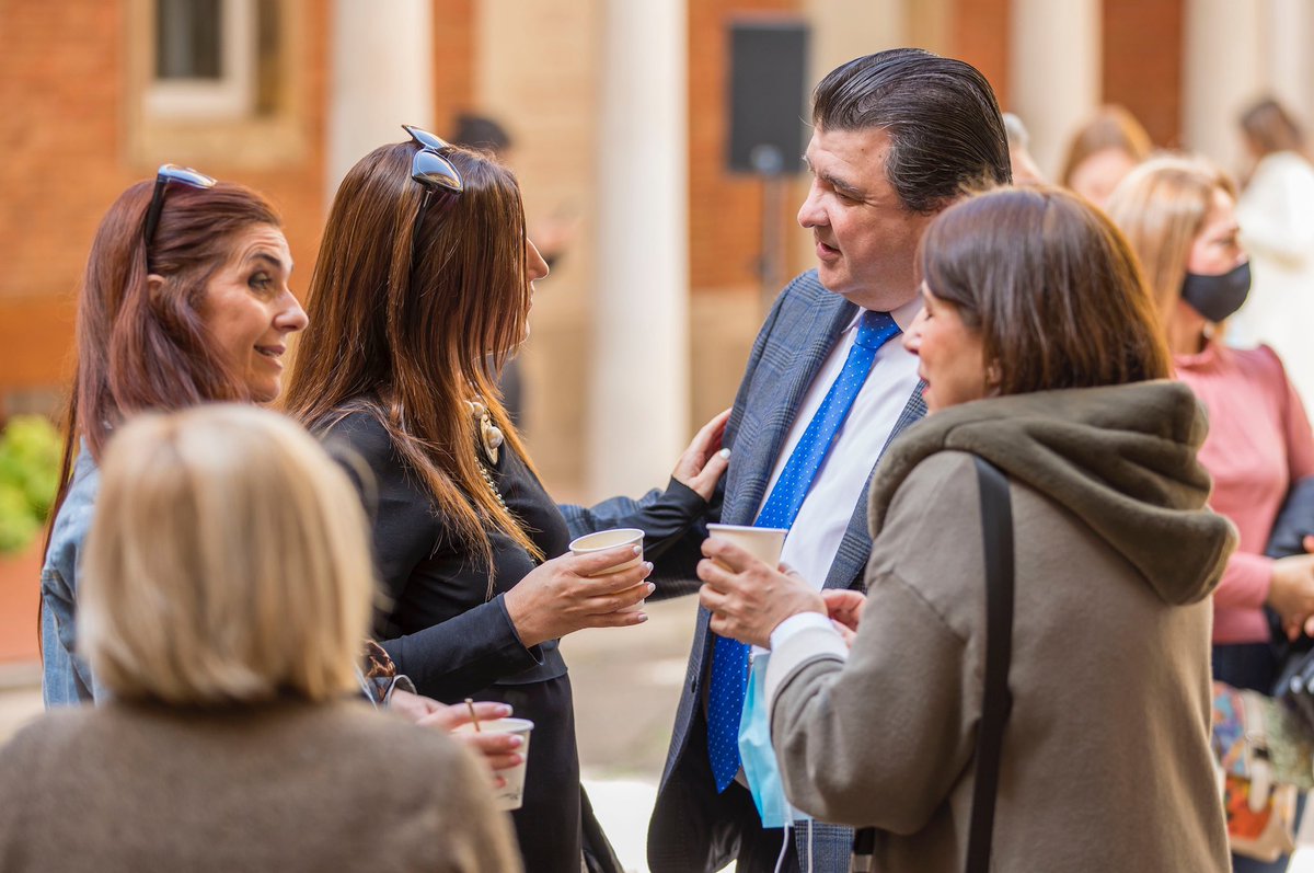 GabrielCruzSt's tweet photo. Tenía muchas ganas de compartir la felicidad con l@s minitor@s de ‘Cultura en los Barrios’,que por fin tienen estabilidad en sus puestos de trabajo. Ell@s están de enhorabuena,pero nosotros también porque podemos decir que en el @AytoHuelva luchamos contra la precariedad laboral. https://t.co/MFVgNVA9zv