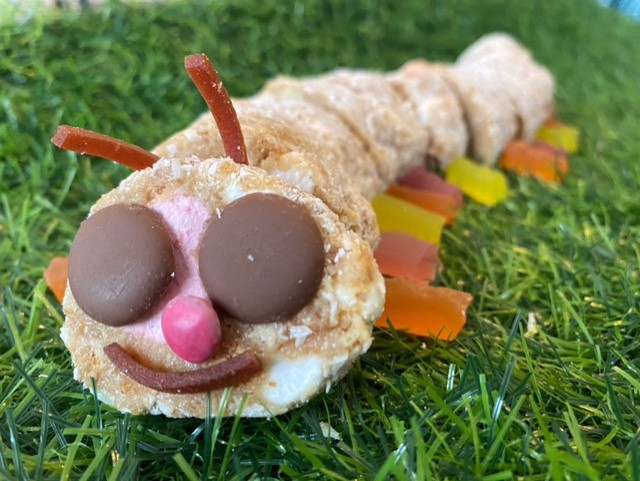 TodayFM's tweet photo. Thanks to all amazing entries to our #LittleBaker comp #WeekendBreakfast 👩🏻‍🍳🧁🍰

Week 6 Winner - Isabelle Stephens, 6, Carlow and her Caterpillar Cake! 🐛🥰😋SO CUTE! 🥹

Enter 👉🏼https://t.co/JaZTFfRnr9

With thanks to @Temple_Street @CMRF_Crumlin
#GreatIrishBake @AlisonTodayFM https://t.co/nZOXt4jtLx