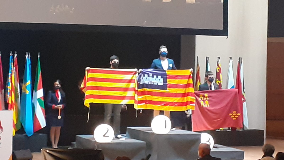 InsJaumeHuguet's tweet photo. Andreu Montserrat, alumne d'#FP de #CFGS d'automatització i robòtica de l'Institut, guanya la medalla de Plata en l'especialitat d'instal·lacions elèctriques #skill18 a l'#SpainSkills #SpainSkills2022. Enhorabona a ell i a la resta de participants per tota la bona feina feta! https://t.co/K1UZ2y670j