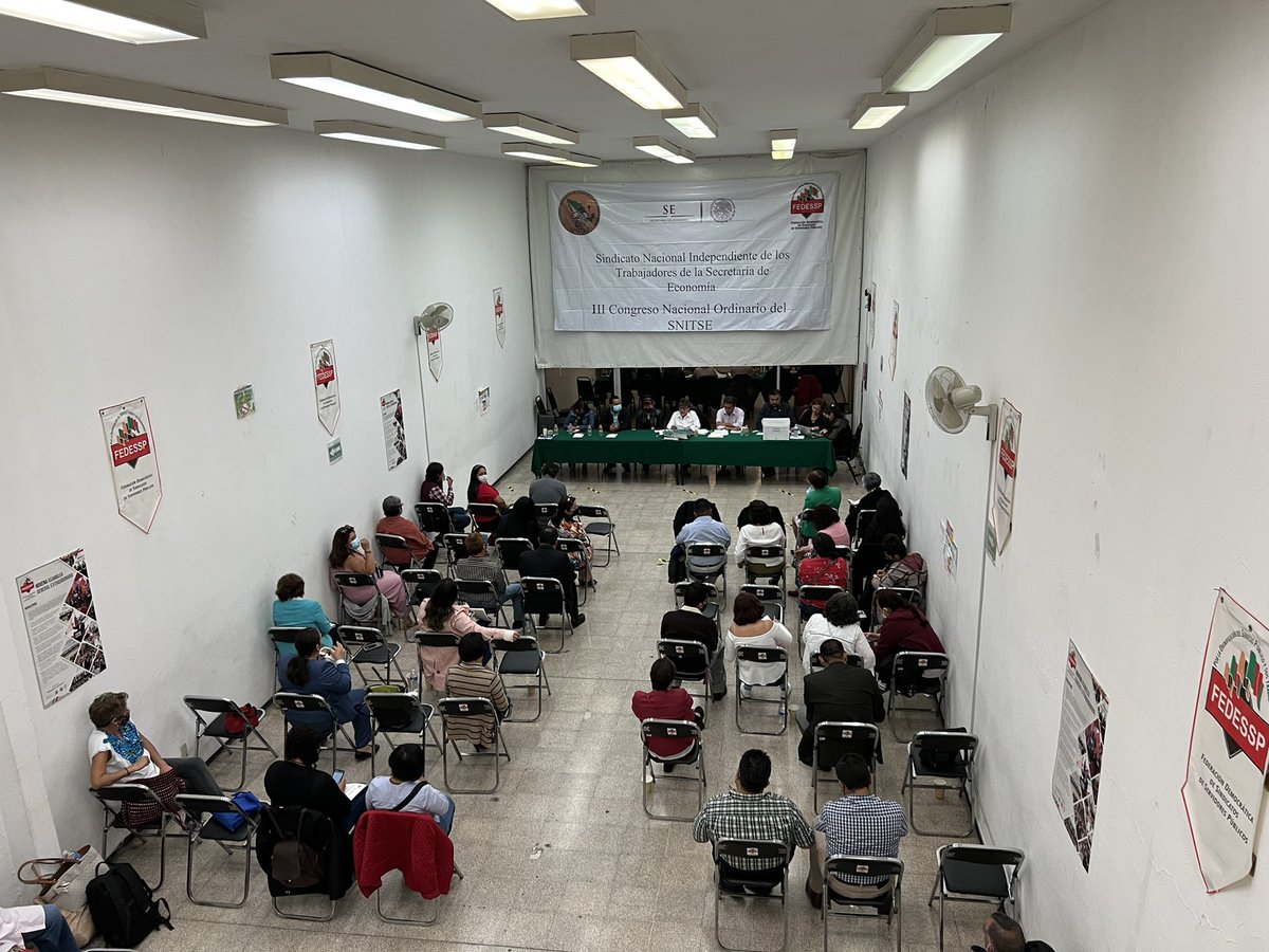 palomitarelowde's tweet photo. III Congreso Nacional Ordinario del #SNITSE Presiden Acto Inaugural el Lic. Victor B. López Carranza, Presidente Colegiado Nacional, 👨🏼🏫 @mariogomezgg en representación de @agusaviles1 e integrantes del #CEN de la @FEDESSP
Electo Arturo Contreras Rodríguez, Planilla Dorada! ⚜️ https://t.co/o9vDJIgm38