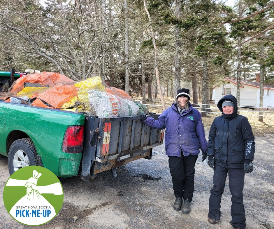 nspickmeup's tweet photo. Check out Valley Waste Resource Management helping out @ScotianShores with a previous cleanup! @ValleyWaste is a great resource if you have questions on recycling or waste disposal #EveryLitterBitHelps https://t.co/wOtPh1M6Kb