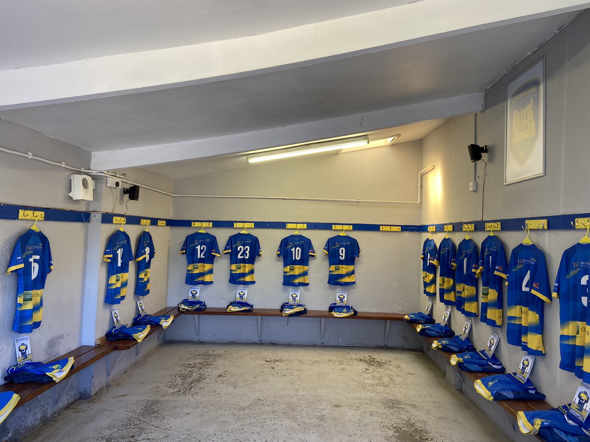 kenilworthrugby's tweet photo. Game day, and a little over 2 hours to kick off here at Glasshouse Lane, as we take on fellow promotion hopefuls @StokeRugby!!

Pop down for a cracking game of rugby (and maybe a cheeky pint and burger!).

3.00pm kick off!

#kenfamily
#blueandgold 
#buildthecastle https://t.co/Ozc8MWjsBN