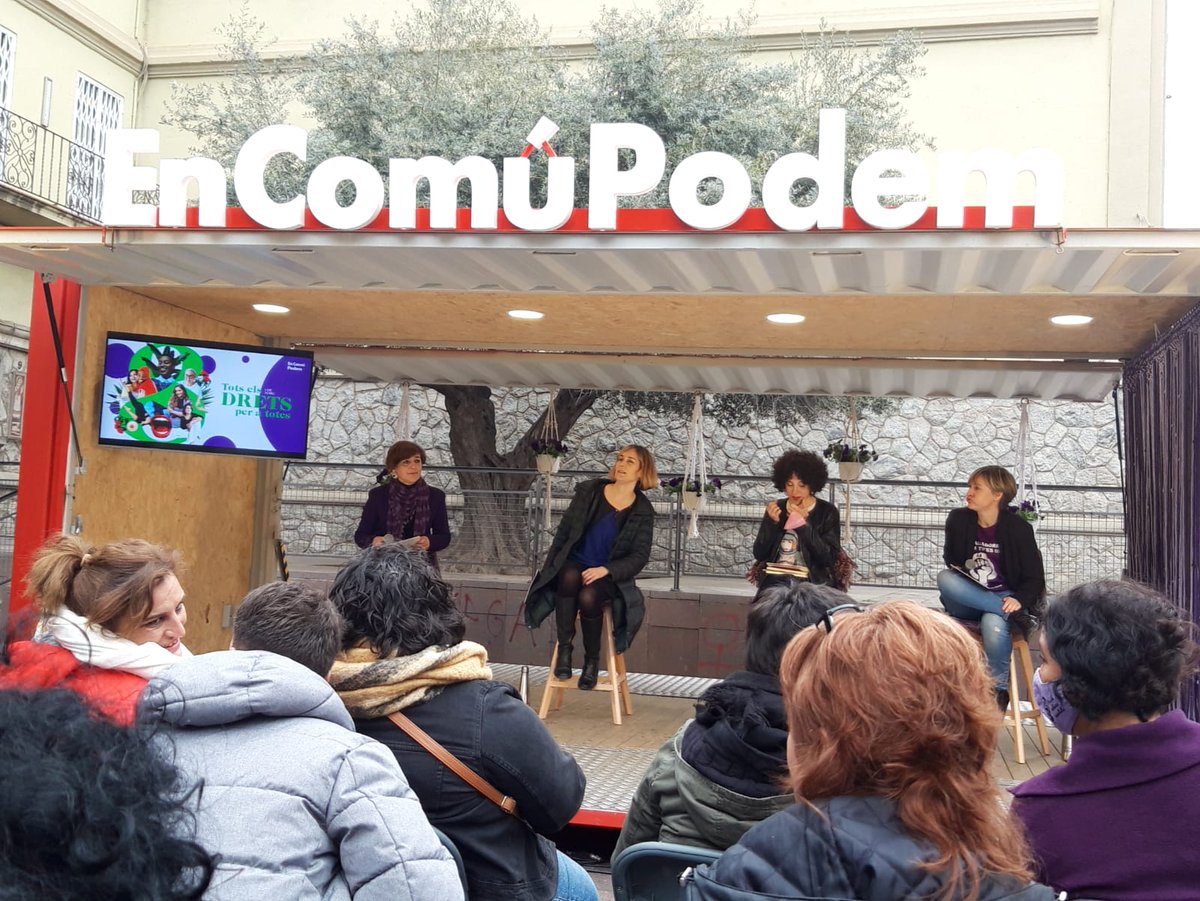 ClariOrganvidez's tweet photo. Avui quatre JEFAZAS estan en un escenari parlant de precarietat femenina, sostre de cristall i un etc..
De feminisme i el necessari d'ell per a la construcció d'una societat justa amb @jessicaalbiach @lauramir77 @AinaVS @jessegoval7
#ElPresentEsFeminista 👇💜✊ https://t.co/FsnmZTzFCg