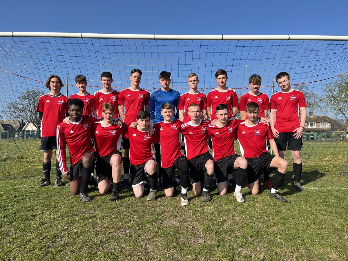 pe_shs's tweet image. A proper cup final that had it all. 1-1 in normal time, but congratulations go to Southend High who secured the victory 2-1 AET. Fantastic attitude and work rate shown by all of the Shoebury boys. A real team effort with all players making valuable contributions. ⚽️🏆
