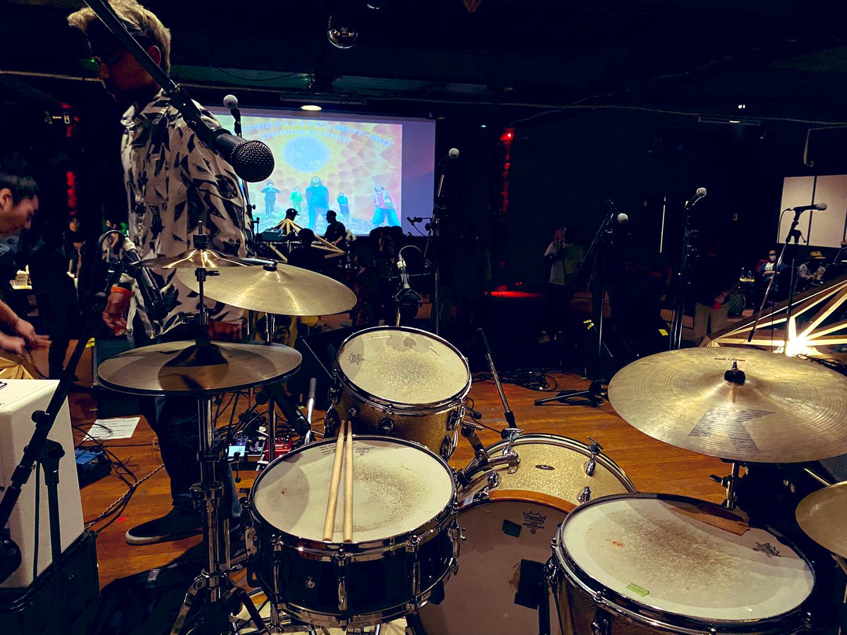 drummerHIROTO's tweet photo. #TheBarcox 最高だったね〜(´∀｀ )
普段はパーカッションのタクミが今日はドラムだったんだけどめっちゃよかった!!

さてさて #PeaceJointBand 準備完了〜٩( 'ω' )و

北中城村石平 #LegionClub 
#かむあそうトライブス https://t.co/UU5ptIfxTI