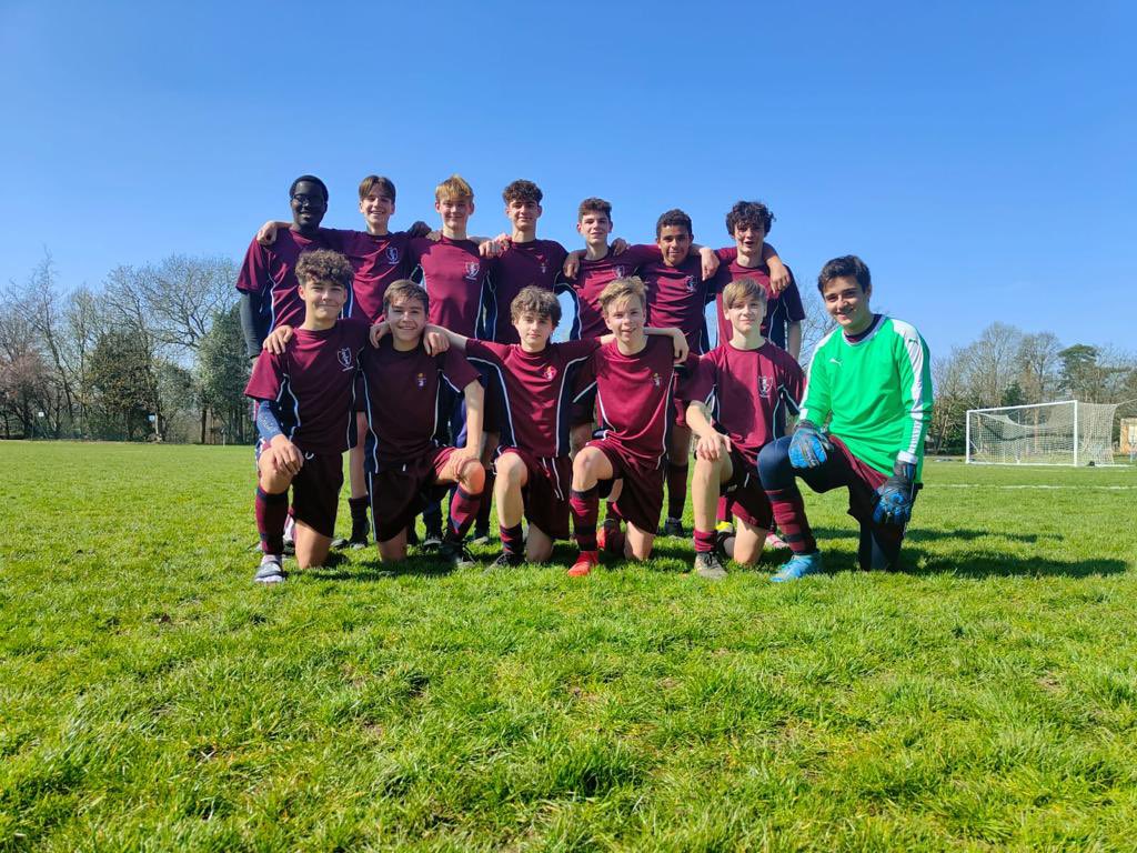 HighgateSpEx's tweet photo. Congratulations to the U15 #HighgateFootball team on their 3-1 victory today, playing at Mill Hill 👏 This final game marks the end of their season, and also gives them a perfect Lent results card: Unbeaten 💪 Great work boys ⚽️ https://t.co/q8OaTrEyjX