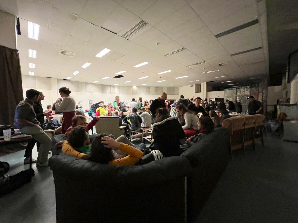 citizencorner_I's tweet image. Keep biking 🚲
Keep smiling 😃
Keep spreading love &amp;amp; happiness in Brussels, citizens! ❤️☀️

There will always be a little corner for you, an island of sanity in this troubled world 🤗 🌳