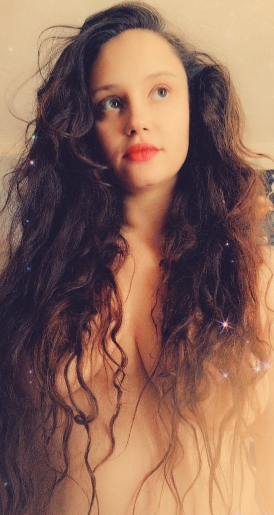 🌜queen tweet media