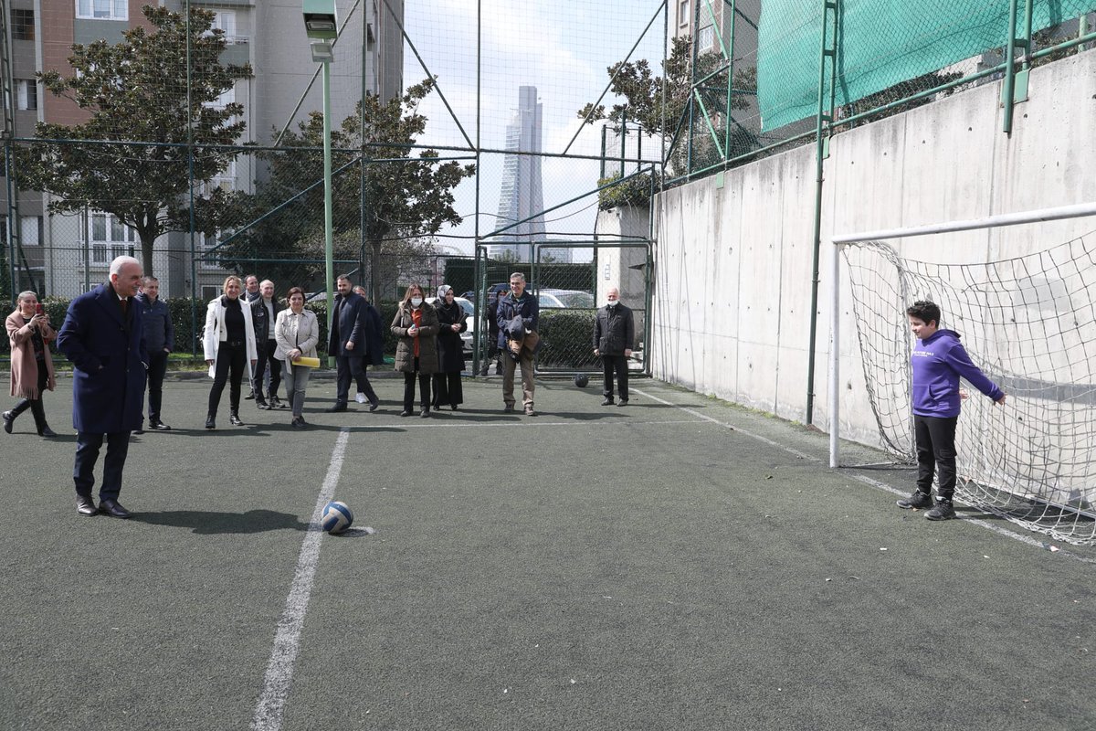 Bizim için haftanın en güzel günü komşularımızla birlikte buluştuğumuz paylaştıkça bereketlenen kahvaltı sofralarıdır.

Bugün, Manolya Sitesi sakinleriyle buluşup, sıcak sohbet eşliğinde güzel bir buluşmayı geride bıraktık. Misafirperverliklerinden dolayı teşekkür ediyorum.