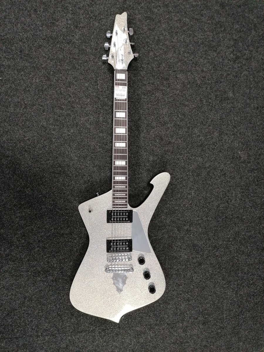 EasyCashBJ's tweet photo. Be a Guitare Hero !
----
#easycashbj ❤️💛 https://t.co/Z9hBP3nv9u