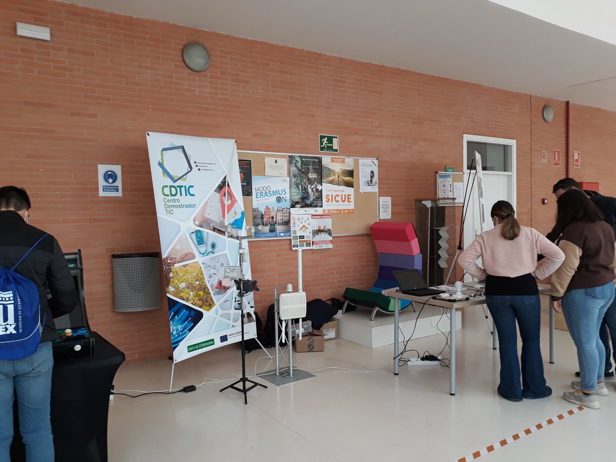 AntonioAnmaroce's tweet image. Hoy hemos ido al @CUMe_UEx celebrando el cierre de la #ArduinoWeek2022 para descubrir el mundo #maker en la región