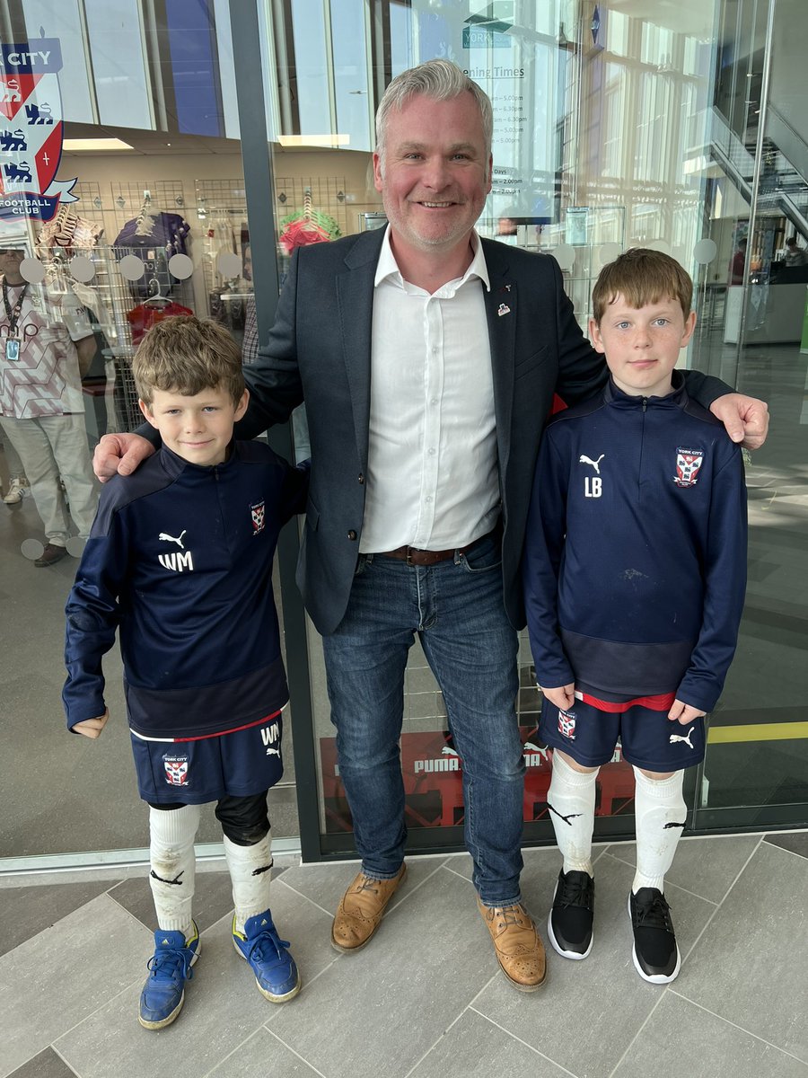 mrmarooo's tweet photo. Photo with Guy Mowbray, just before kick off! https://t.co/xvKl13X0X9