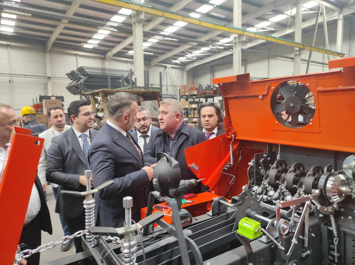 ASKON 12. Aylık Ekonomi Değerlendirme toplantısının ardından firmamızı ziyarette bulunan Askon Genel Başkanı Sayın <a href="/orhanaydin/">Orhan AYDIN</a> ve Genel Merkez Üyelerine, Askon Sakarya Şube Başkanı <a href="/EngnTmbz/">Engin Tumbaz</a> ve üyelerimize teşekkür ederim. Sakarya ve Ülke gündemine dair istişarelerde bulunduk.