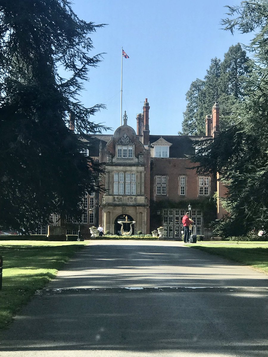 MichaelsPav's tweet photo. What a lovely day for a wedding. Very happy to be recommended Toastmaster for @tylneyhall #HampshireWedding #Wedding https://t.co/ge6vI6y8GK