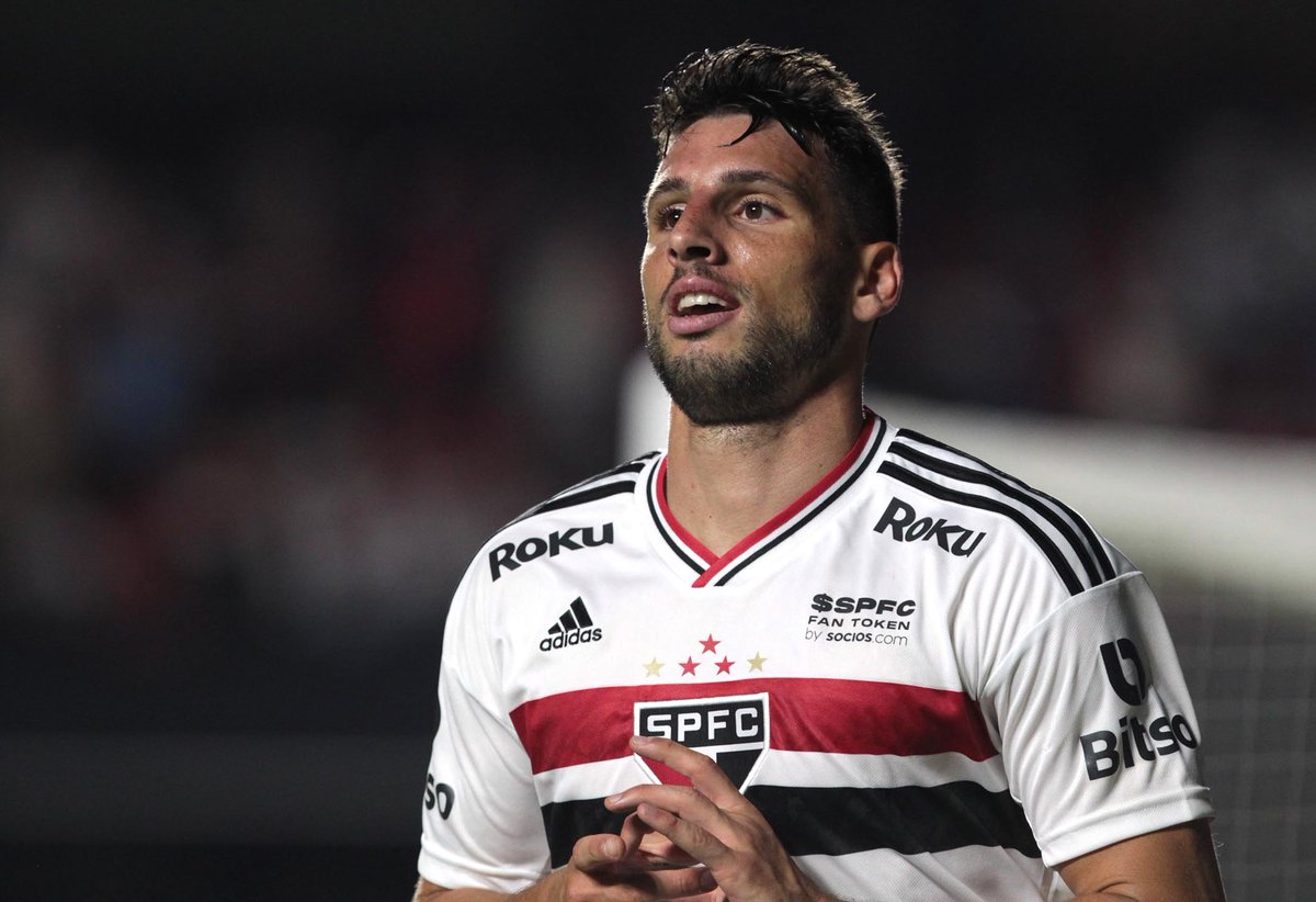 somosaopaulinos's tweet photo. ✅ Faz gol e honra a camisa
✅ Dinheiro é secundário. Quis voltar e ser feliz
✅ Mesmo longe, sempre acompanhou o São Paulo (pedia dos elencos, técnicos, via jogos)
✅ Defende os jovens de Cotia
✅ Falou que nasceu pra jogar aqui, quer ser ídolo e campeão

Jonathan Calleri! ❤️🇾🇪 https://t.co/aRh6Ig8f4I