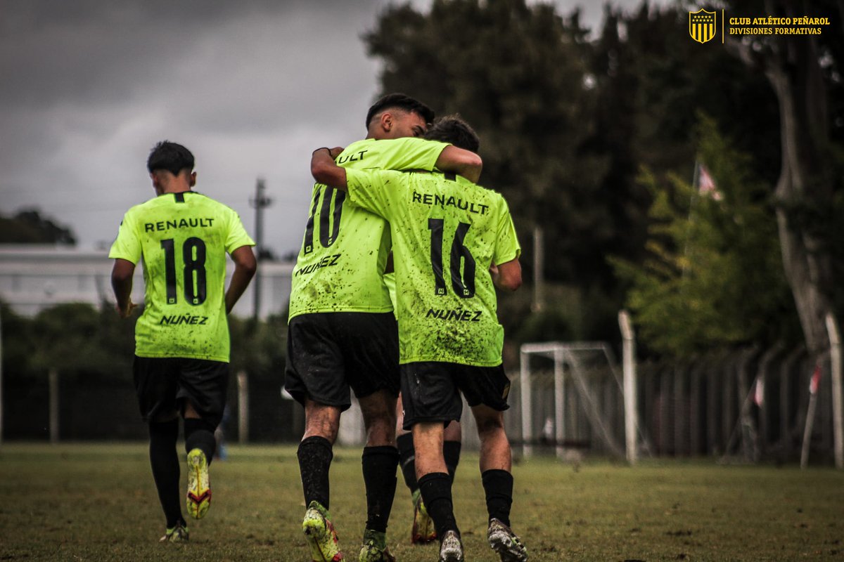 #Sub17 | Postales del primer tiempo en el Complejo Colón. 

<a href="/FormativasCAP/">PEÑAROL | Formativas</a> 1
<a href="/cariverplateuru/">C. A. River Plate</a> 0

⚽ Marco Posse 

#VamosLosPibes