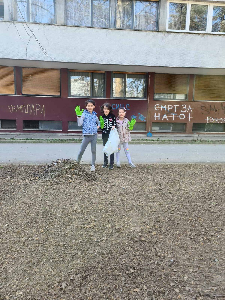 Danas smo u bloku 33 organizovali VELIKU AKCIJU ČIŠĆENJA 🧹 Hvala svima koji su se pridružili, a sledećeg puta biće nas još više! Sve fotografije možete pogledati na našem Instagram profilu: instagram.com/blok33.rs?utm_…