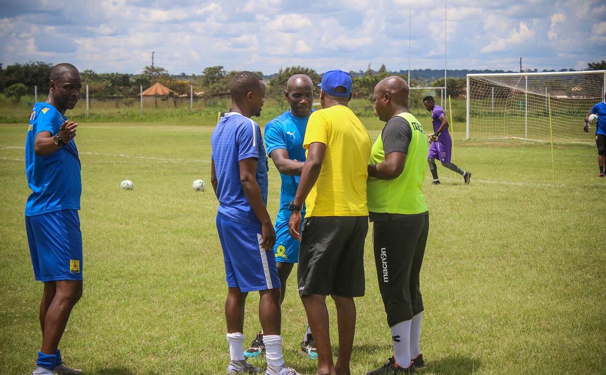 napsastars_fc's tweet photo. Look who came to say hi to the team in training earlier this afternoon.
#Mweene
#Solwezi
#WeArePensioners https://t.co/stKt5T1fsh