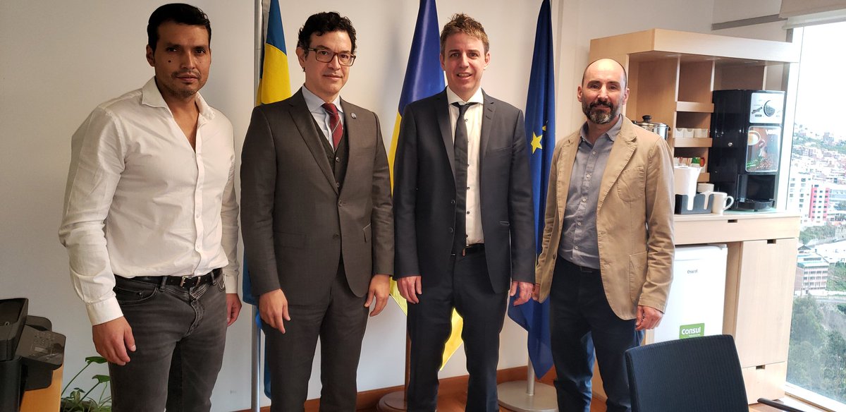 ElkinVelasquezM's tweet photo. During my visit to #LaPaz I met Amb of Sweden in Bolivia Nicolas Weeks. 

We reviewed our partnership as we support implementation of #NewUrbanAgenda and #SDGCities in Bolivia. 

Thanks @SueciaEnLaPaz @Sida for trust in @UNHABITAT https://t.co/3gLLhaCyoF