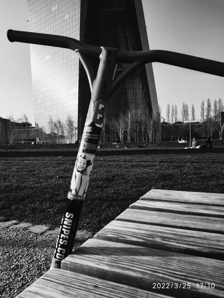 vonostend68's tweet photo. frankfurt/osten. https://t.co/KnHQst2ouJ