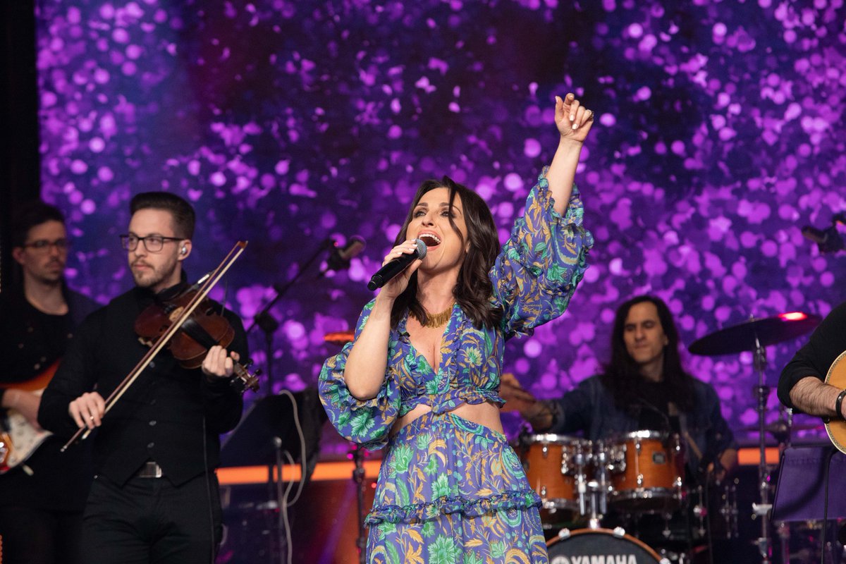 Απόψε στο <a href="/chartshowgreece/">Chart Show Greece</a> στις 21.00 στον @alphatv με την αγαπημένη Δέσποινα Βανδή!
Συντονιστείτε!!!
👗 : @snobstorecollection 
Mua : @mariagalatsianou 
Hair : @kwnstantina_mp_ 
🌟🌟🌟🌟🌟🌟🌟🌟🌟🌟
#chartshow #greece #populargreeksongs #barkingwellmedia #despinavandi #alphatv