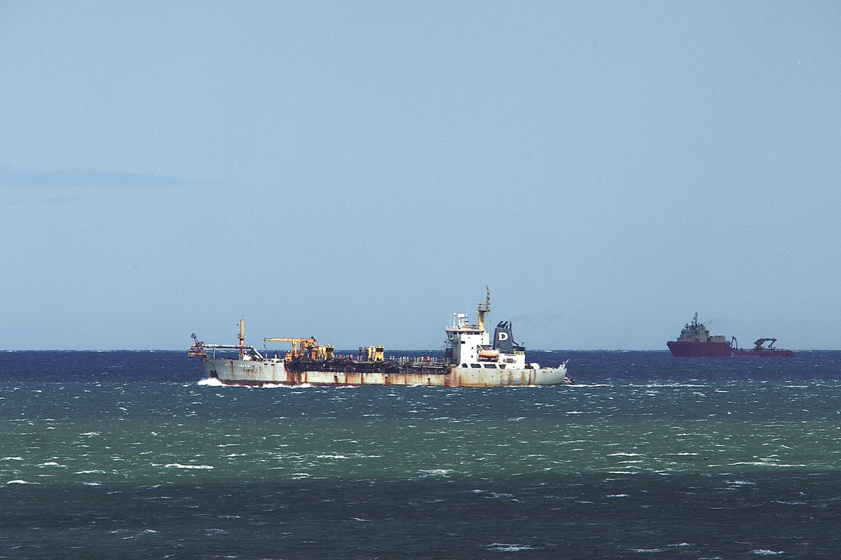 The #HopperDredger #Stuyvesant IMO:7915838 🇺🇸 and the #OffshoreSupplyShip #GaryChouest IMO:9132323 🇺🇸 #ShipsInPics