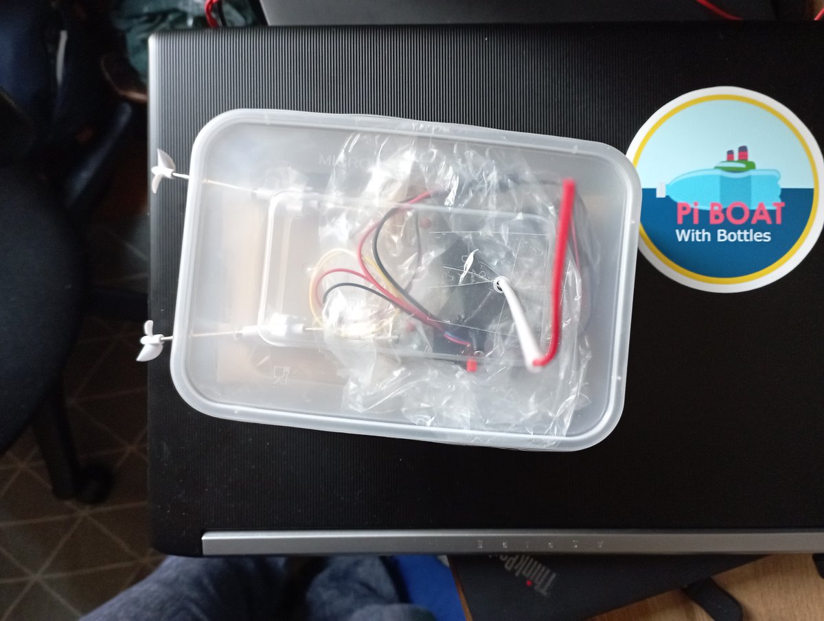 PiboatBottles's tweet photo. Piboatwithbottles V0.1  (Sans bouteilles et sans RaspberryPi 😁) mais il flotte ! https://t.co/VWv0UnabDo