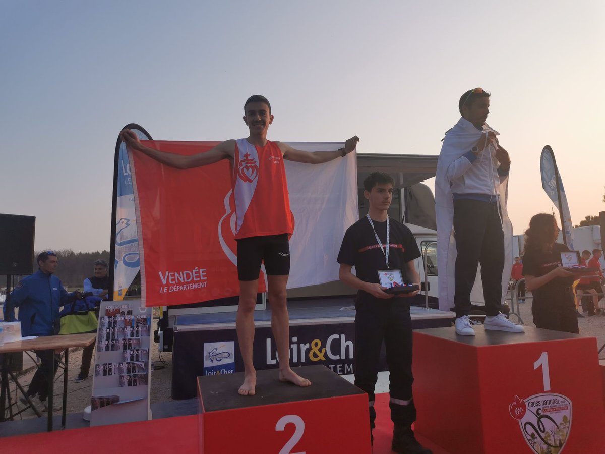 85Udsp's tweet photo. Résultat du jour pour notre délégation Vendéenne au cross National: 
🥉 place pour les juniors masculins par équipe 👍
🥈 place pour Théo Moussu qui devient vice-champion de France 🇫🇷 
Un grand bravo à toute la délégation Vendéenne. 
@AlexisPaquereau @MathieuMairesse @SDIS85 https://t.co/3bIUW2Fp33