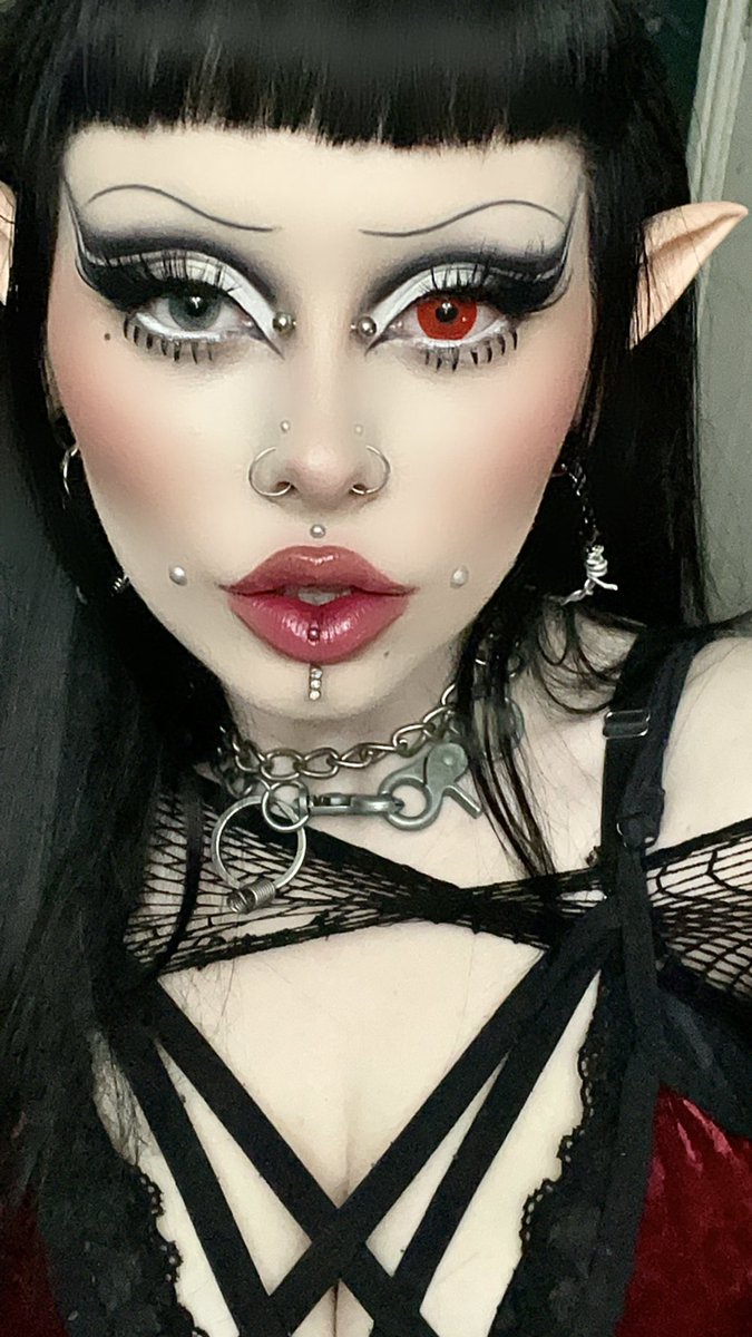 Velvetworms_'s tweet photo. i love bottom lashes so much https://t.co/sNIiZFckAC