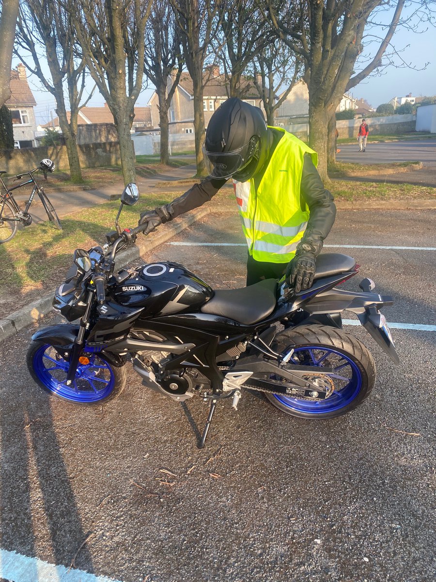 Whose mother is going KILL her for teaching the baby in the house how ride motorcycles? 
🙈🙊🙉🏍

#at least he’s learning safely 
#always wear gear ⚙️