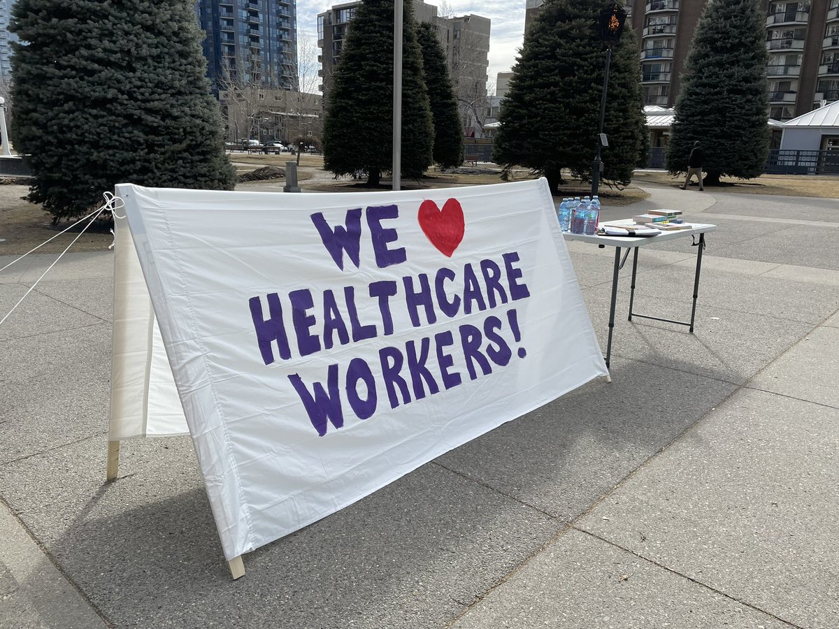 solidarityYYC's tweet photo. We’re set up on the west end of Central Memorial Park. Come grab a free book! #yyc https://t.co/pUIvZNIHAK