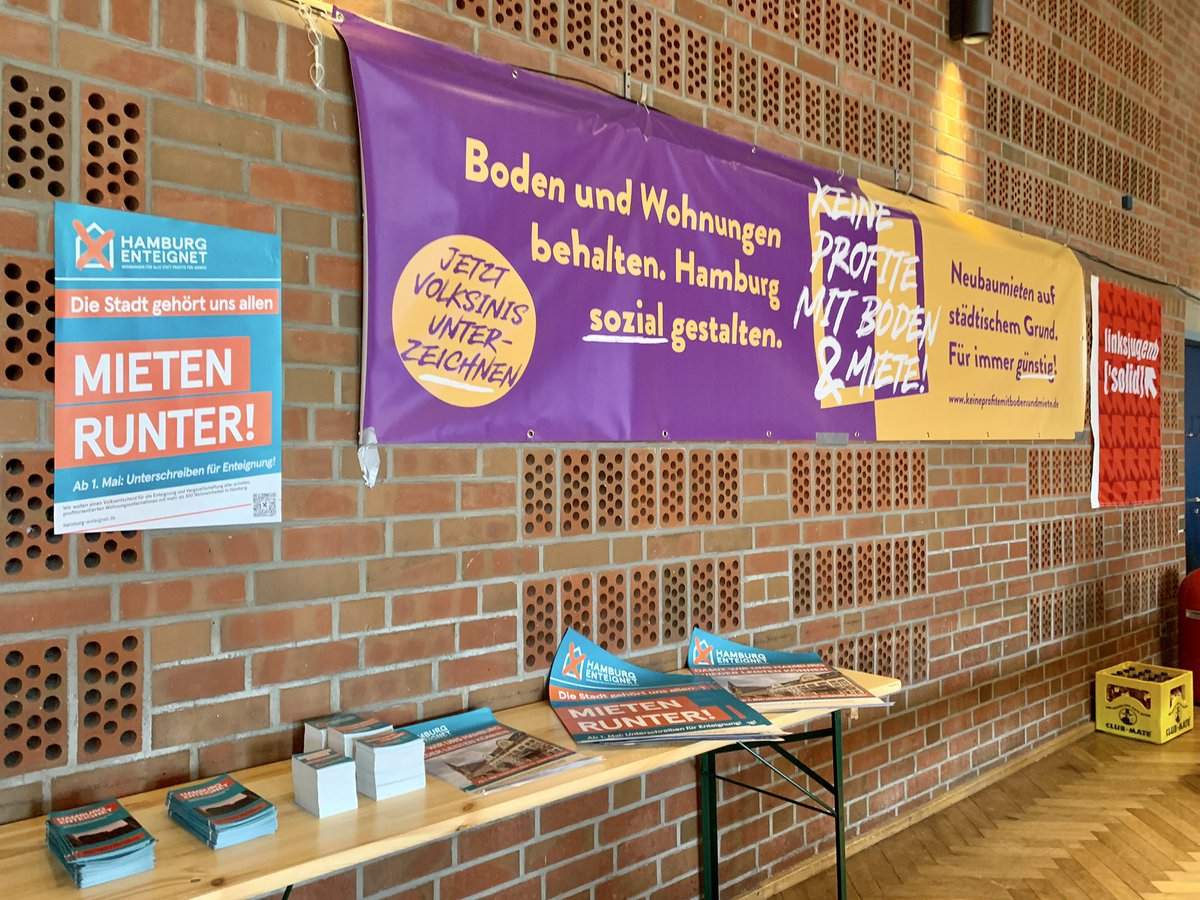 2/ Gilbert Siegler hat ein Grußwort für die Volksinitiativen <a href="/KeineProfiteBuM/">Keine Profite mit Boden & Miete</a> gehalten und die Delegierten des Landesparteitages haben einstimmig Anträge zur Unterstützung dieser und der Volksinitiative <a href="/EnteignenHH/">Hamburg enteignet</a> beschlossen. Wohnen ist ein Menschenrecht!