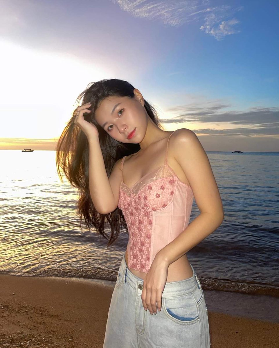 Scumgod23's tweet photo. #马来西亚 #性感 #网红 #美女 #诱惑 https://t.co/FVD1GsUsRZ