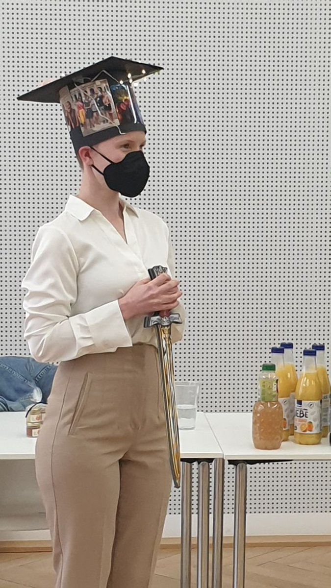 Vanessa Teckentrup | @glassybrain.bsky.social tweet media