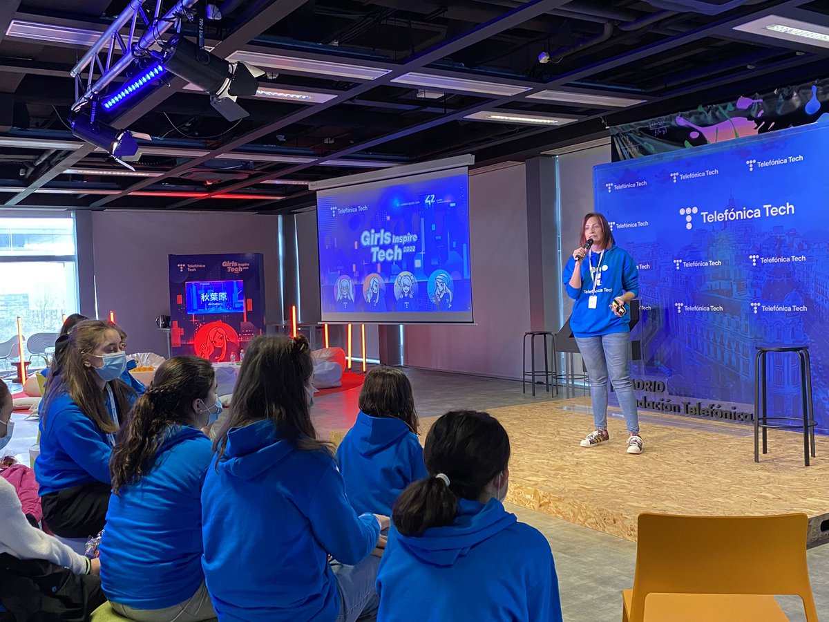 TelefonicaTech's tweet photo. Especial mención a todas las #MujeresHacker que nos han acompañado hoy: @_mtnieto, @pherediagil, Martina Matarí, Raquel Cuesta, @Elena_Gil_Liza y @almazormjesus. 

#GirlsInspireTech https://t.co/wNgHPGA22R