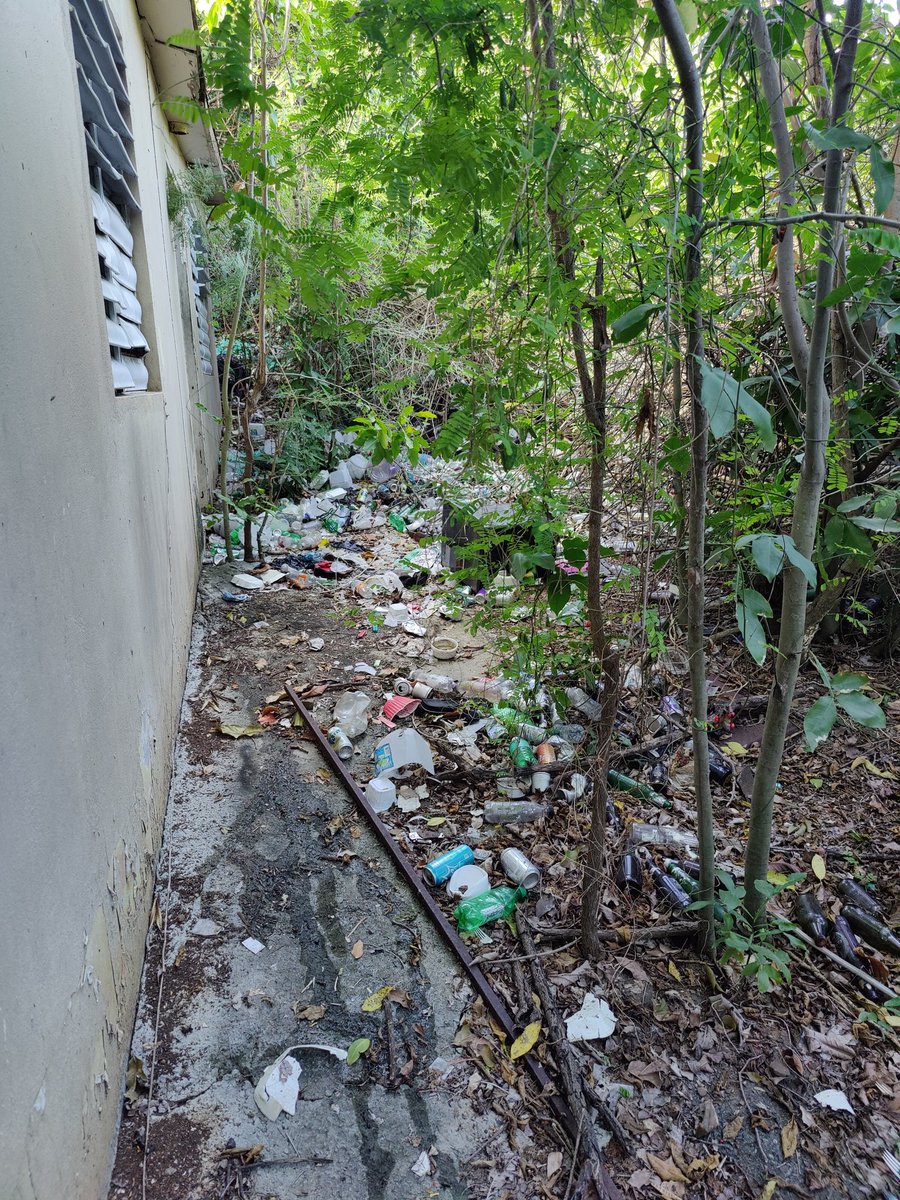 KayaaLah's tweet photo. Your local superheroes, after a long morning of cleaning the East...
#ProjectShine #Westline #340 #RockCiTyCleanup https://t.co/5q2CNFFRys