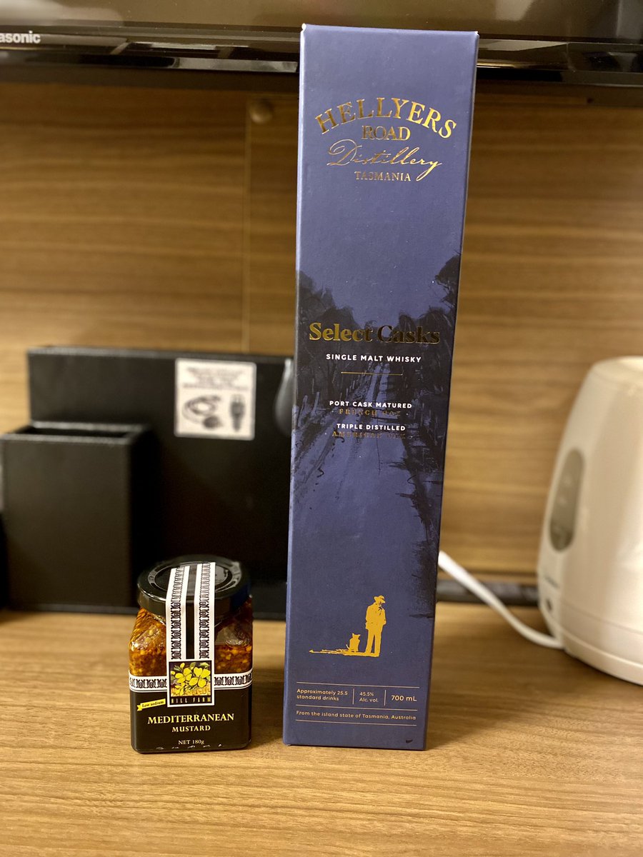 H19164's tweet image. 初参戦！
そこまで普段飲みませんがとても楽しかった。
タスマニアのウィスキーが気になって試飲したら激ウマでした〜😭😭😭
マスタードと合わせて購入です。
試飲してみてください。
#ウィスキーフェスティバル
#タスマニア
#HELLYERSROAD
#株式会社ヴィアドカンパニー