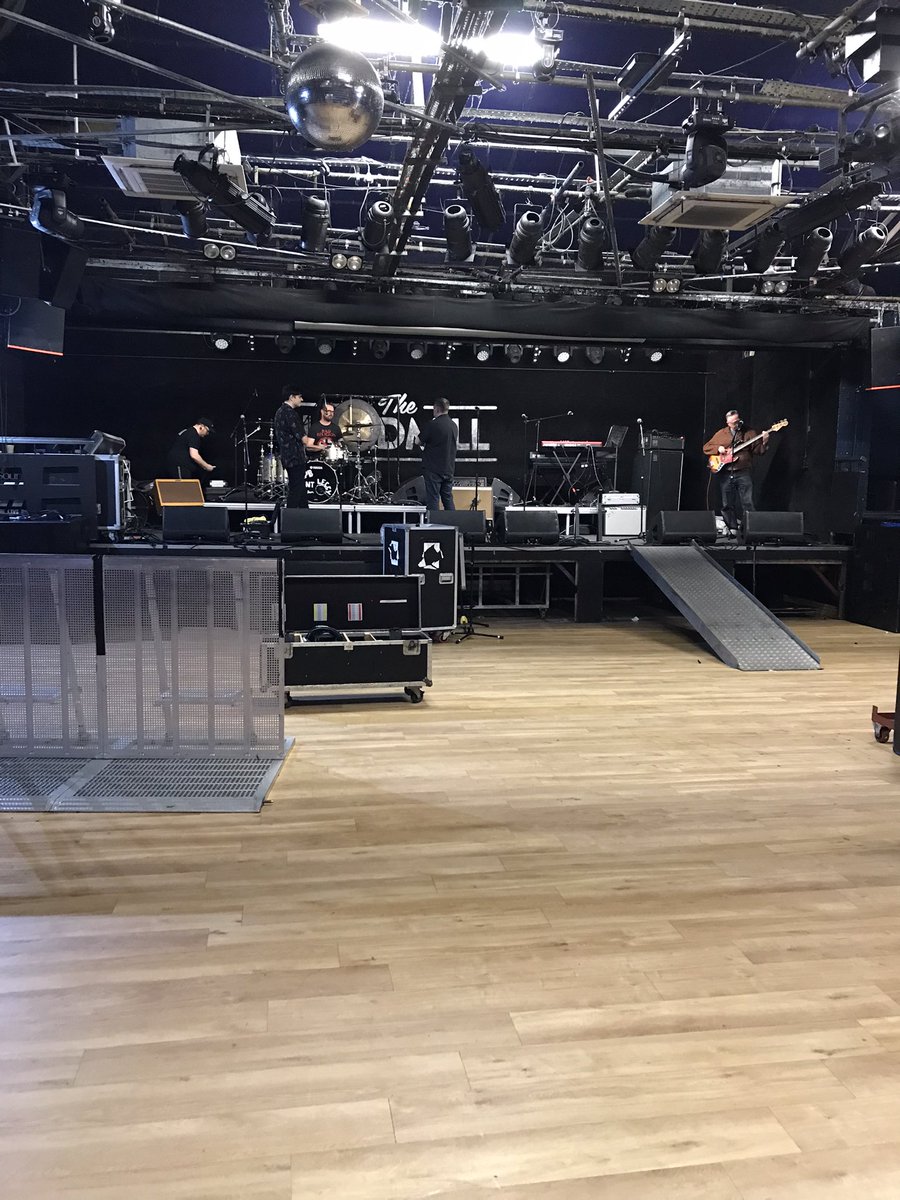 Setting up at the mighty Leadmill for tonight’s show - all the amps are on eleven 😎🤟🏻🤟🏻🤟🏻💥