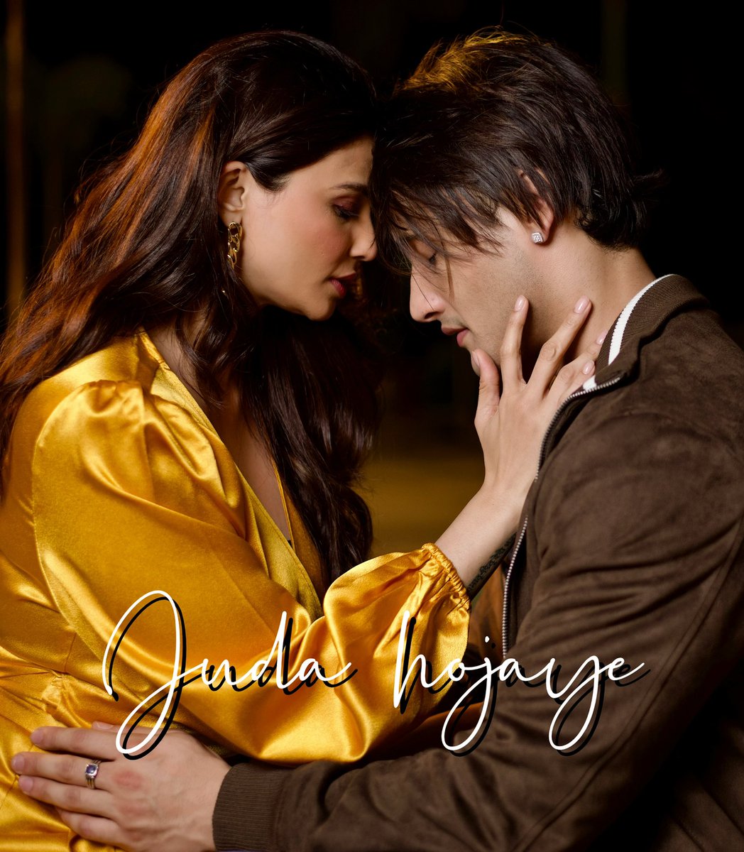ShahDaisy25's tweet photo. Here’s the teaser link for ‘JUDA HOJAYE’

https://t.co/7ju7HjxdpX

@imrealasim #BCCmusic #daisyshah #asimriaz #judahojaye https://t.co/gcMkX2VtYj