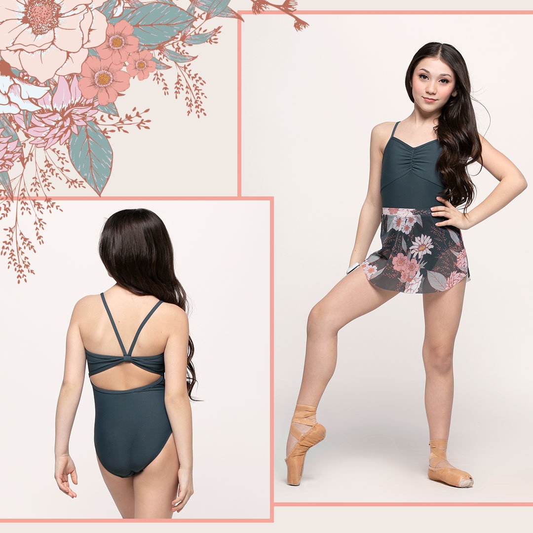 Elevedancewear's tweet photo. The Mackenzie Leotard comes in the newest Soft Symphony fabric that seriously takes comfort to another level!
-
๐๐ป: @pointe_to_bake
๐ธ: @thejeffevrard
๐: @carobenitezn
๐๐ผโโ๏ธ: @hairbymaddie
-
#pointework #balletphoto #littledancer #enpointe #dancerfeet #balletlove https://t.co/l1MTYJBq6H