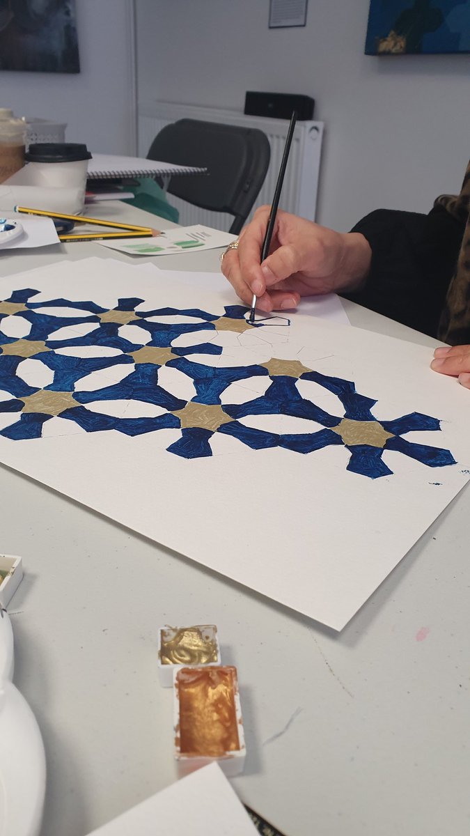 AsiyaIngar's tweet photo. Last day to catch this celebration of talented Muslim, female artists in #Leicester curated by @rashidaart1  @belvoirartgallery 
Got the opportunity to learn Islamic Geometric Art under the skilled tutelage of @safiraart Inspired to learn more in the future ❤ Thank you! https://t.co/60YHyvHtqC