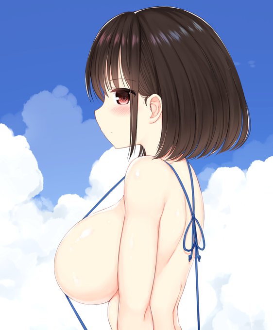 水着(?)を着るお姉さん。 