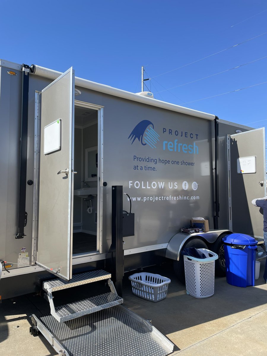 ghfbEndHunger's tweet image. Project Refresh is partnering with us this morning to provide showers for people in need at The Master’s Table Soup Kitchen! #projectrefresh #soupkitchen