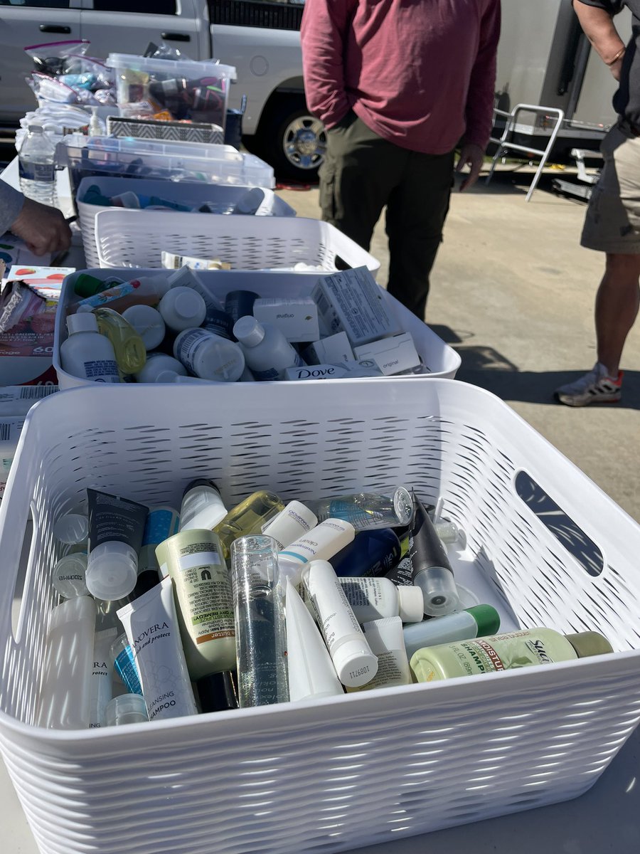 ghfbEndHunger's tweet image. Project Refresh is partnering with us this morning to provide showers for people in need at The Master’s Table Soup Kitchen! #projectrefresh #soupkitchen